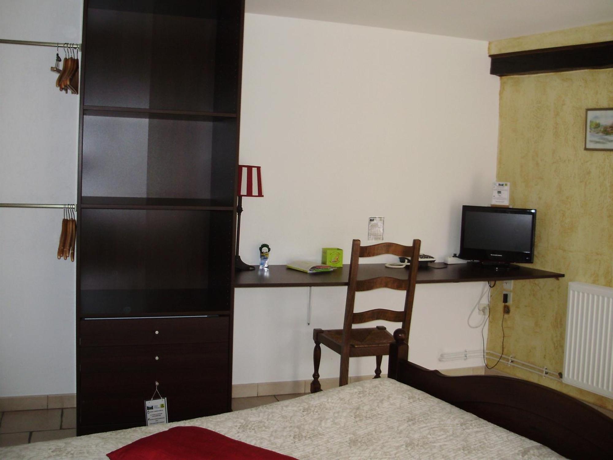 Auberge Du Bord Des Eaux - Demi-Pension Assuree Sur Reservation แซ็ง-อาร์มองด์-เลส์-ซูว์ ภายนอก รูปภาพ