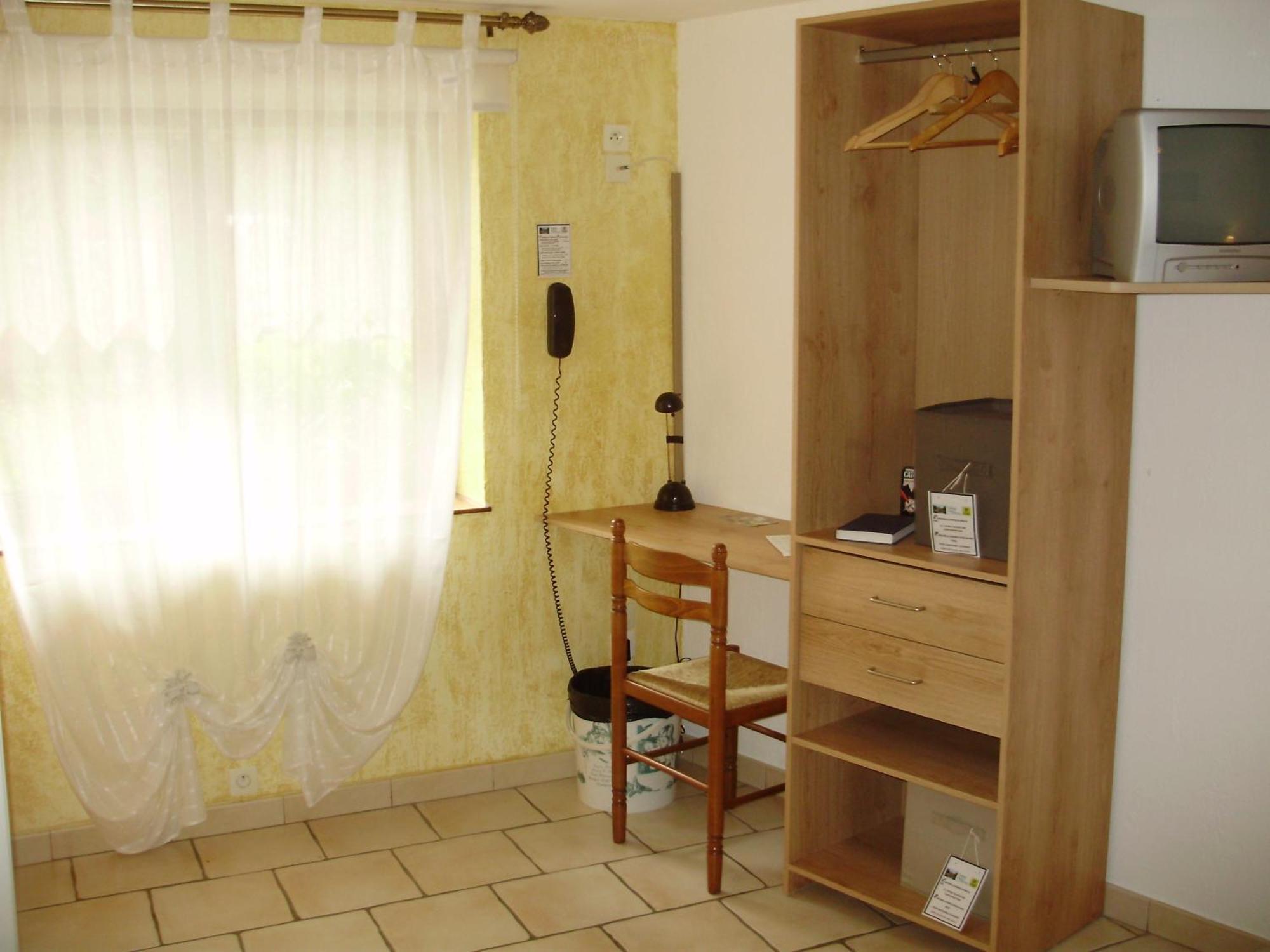 Auberge Du Bord Des Eaux - Demi-Pension Assuree Sur Reservation แซ็ง-อาร์มองด์-เลส์-ซูว์ ภายนอก รูปภาพ