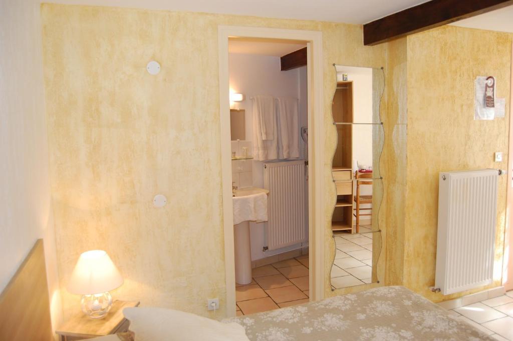 Auberge Du Bord Des Eaux - Demi-Pension Assuree Sur Reservation แซ็ง-อาร์มองด์-เลส์-ซูว์ ห้อง รูปภาพ