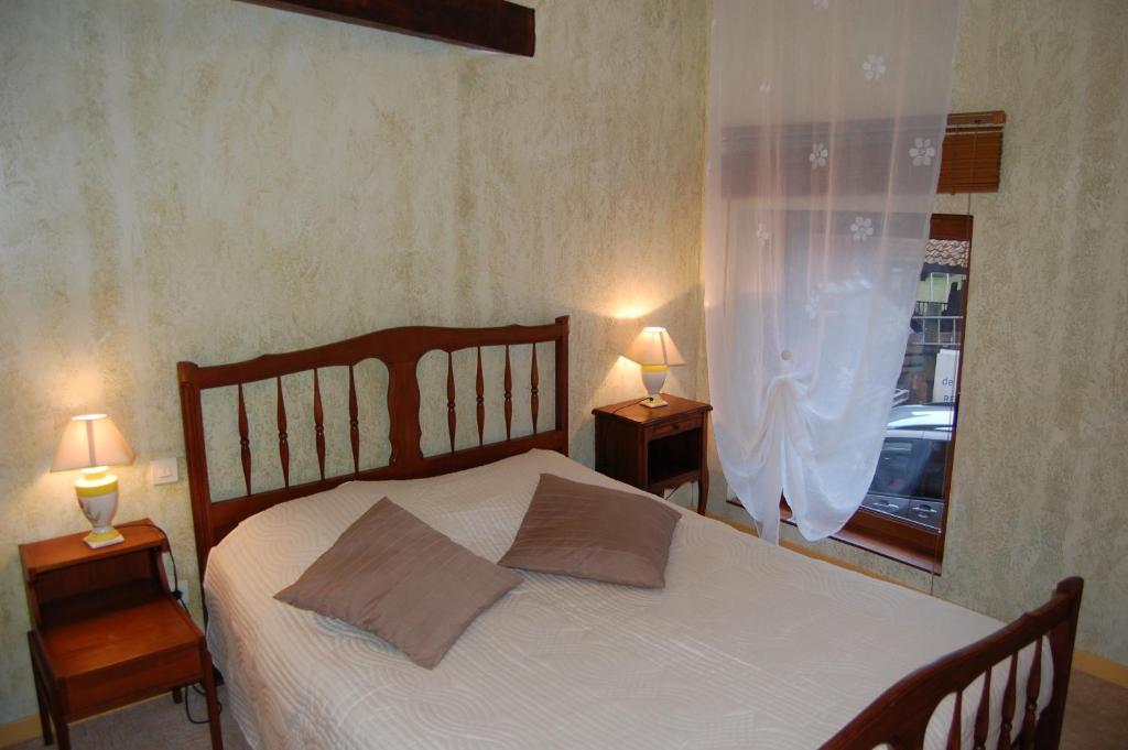Auberge Du Bord Des Eaux - Demi-Pension Assuree Sur Reservation แซ็ง-อาร์มองด์-เลส์-ซูว์ ห้อง รูปภาพ