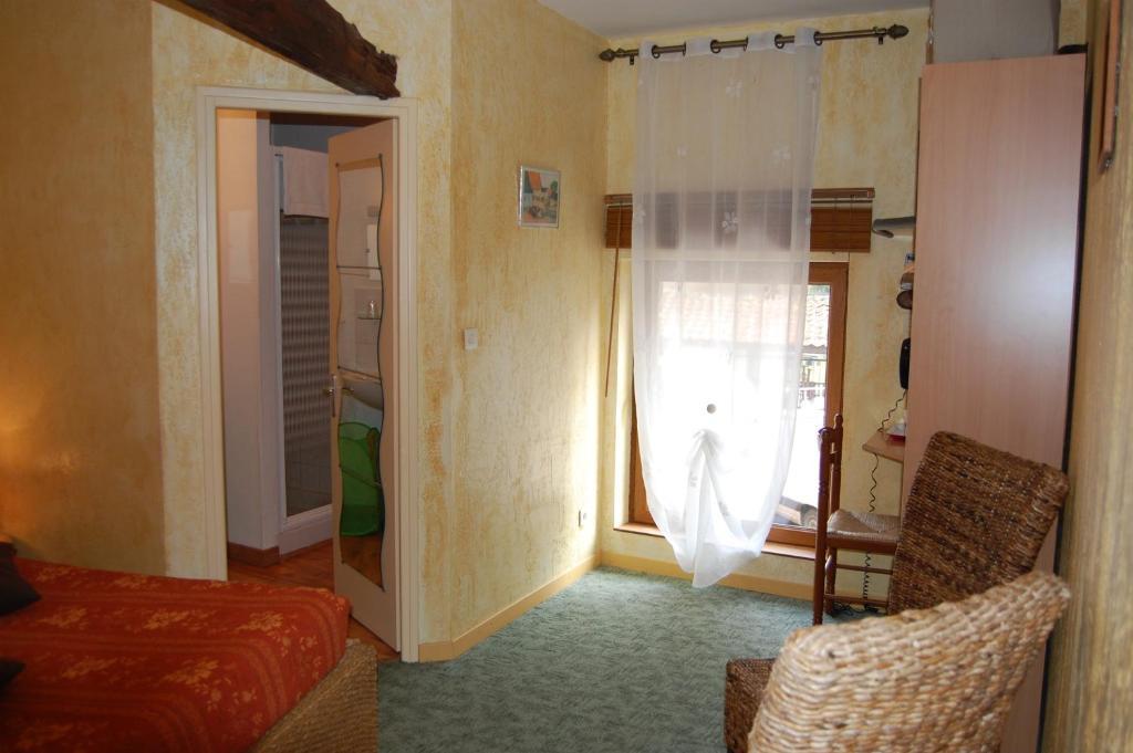 Auberge Du Bord Des Eaux - Demi-Pension Assuree Sur Reservation แซ็ง-อาร์มองด์-เลส์-ซูว์ ห้อง รูปภาพ