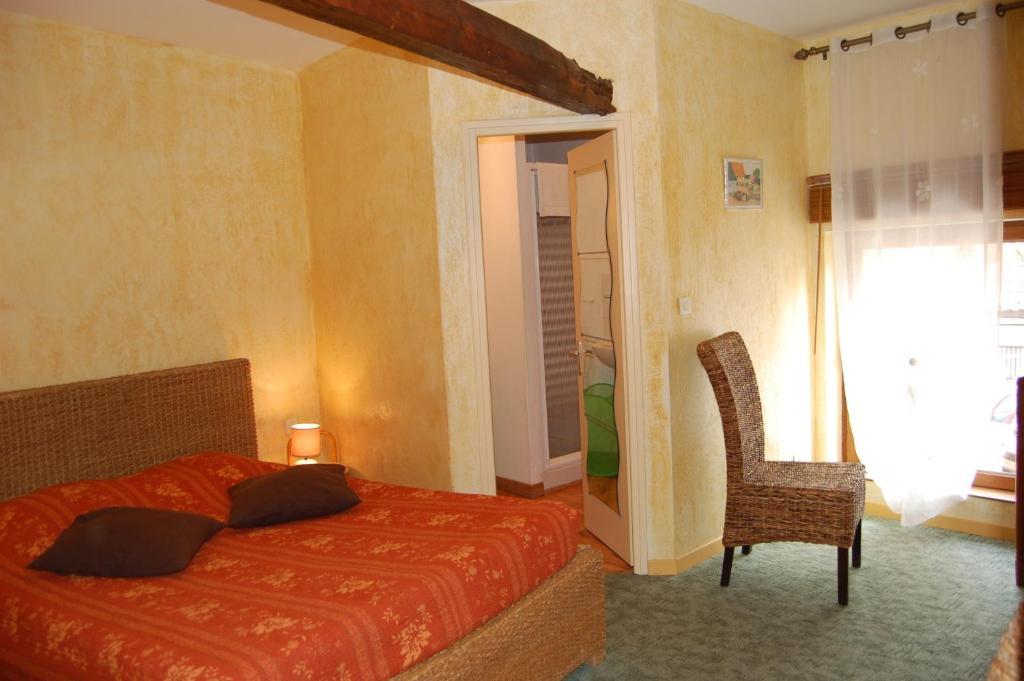 Auberge Du Bord Des Eaux - Demi-Pension Assuree Sur Reservation แซ็ง-อาร์มองด์-เลส์-ซูว์ ห้อง รูปภาพ