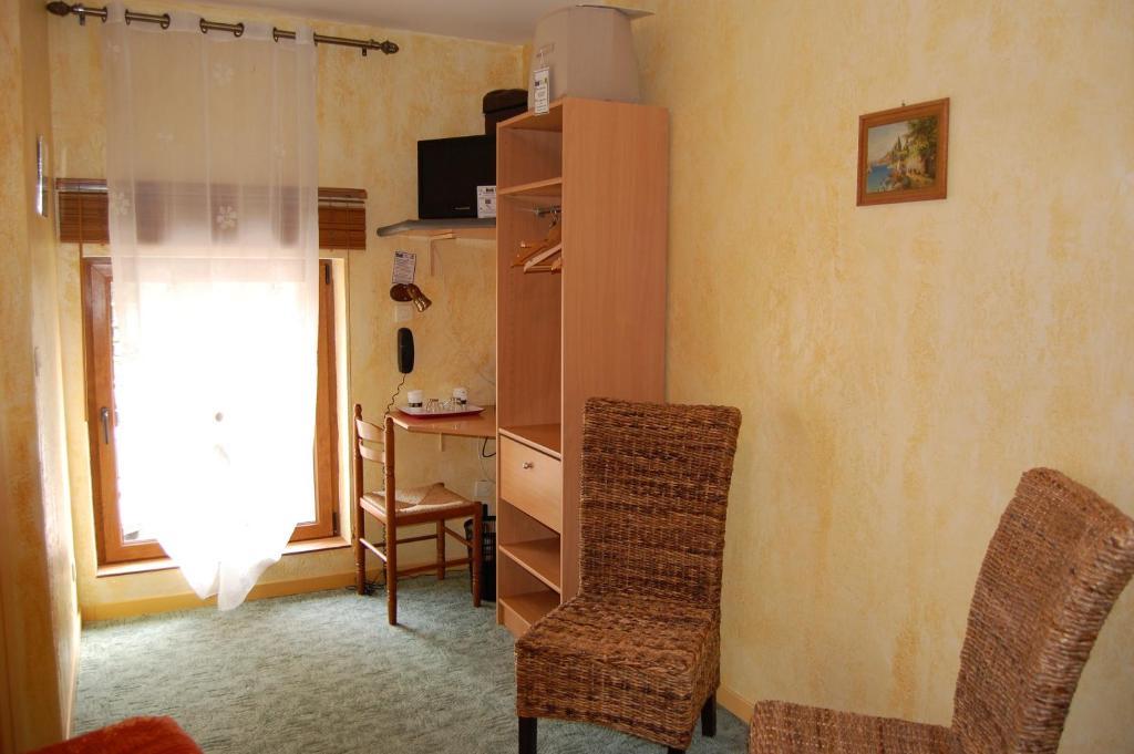 Auberge Du Bord Des Eaux - Demi-Pension Assuree Sur Reservation แซ็ง-อาร์มองด์-เลส์-ซูว์ ห้อง รูปภาพ