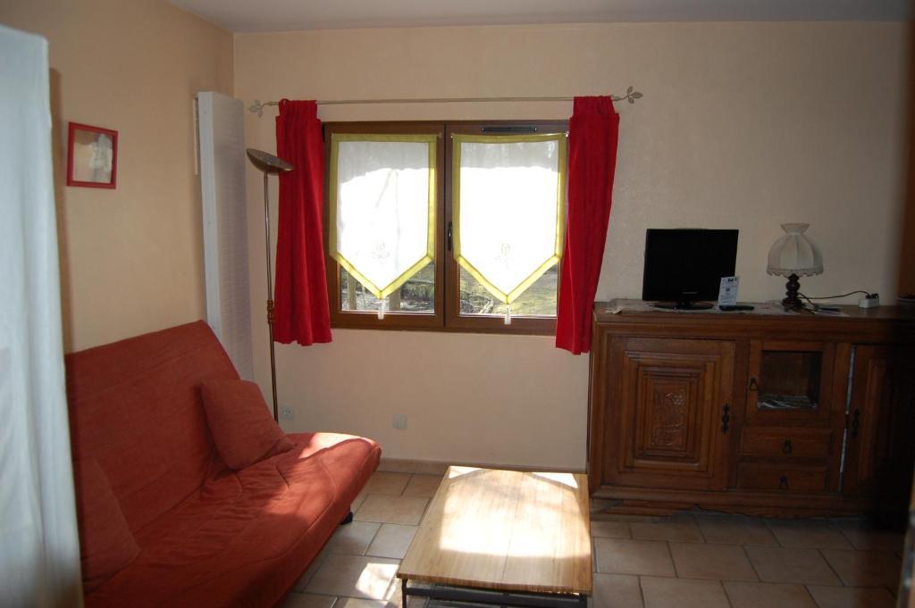 Auberge Du Bord Des Eaux - Demi-Pension Assuree Sur Reservation แซ็ง-อาร์มองด์-เลส์-ซูว์ ห้อง รูปภาพ