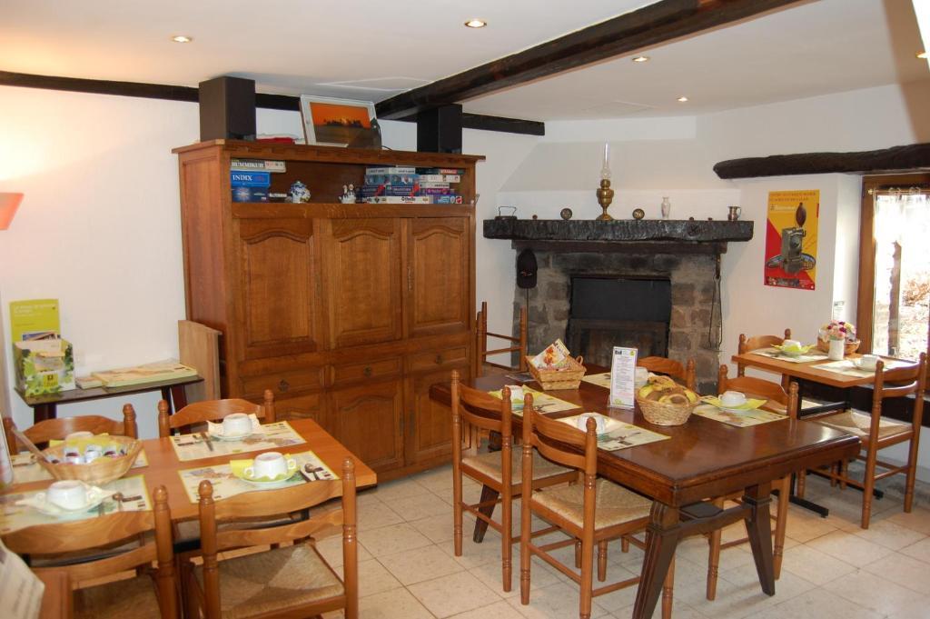 Auberge Du Bord Des Eaux - Demi-Pension Assuree Sur Reservation แซ็ง-อาร์มองด์-เลส์-ซูว์ ภายนอก รูปภาพ