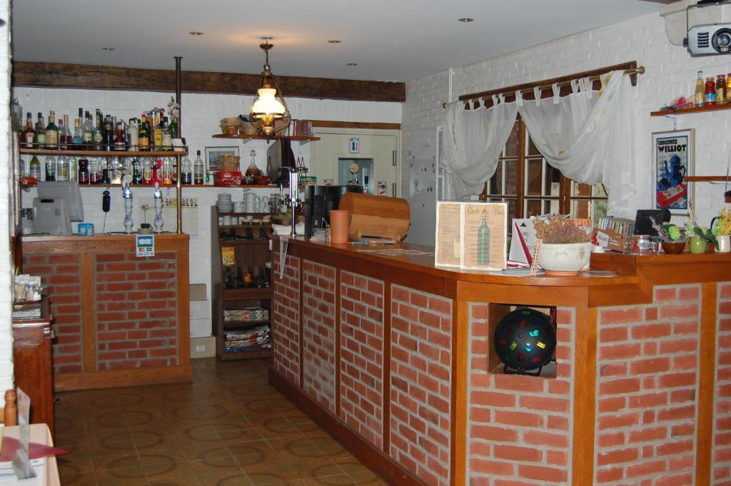 Auberge Du Bord Des Eaux - Demi-Pension Assuree Sur Reservation แซ็ง-อาร์มองด์-เลส์-ซูว์ ภายนอก รูปภาพ
