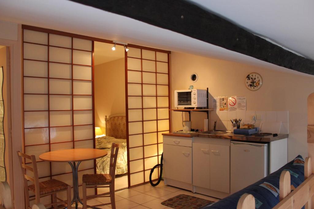 Auberge Du Bord Des Eaux - Demi-Pension Assuree Sur Reservation แซ็ง-อาร์มองด์-เลส์-ซูว์ ภายนอก รูปภาพ