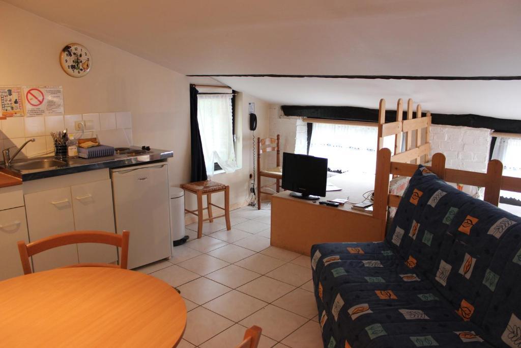 Auberge Du Bord Des Eaux - Demi-Pension Assuree Sur Reservation แซ็ง-อาร์มองด์-เลส์-ซูว์ ภายนอก รูปภาพ