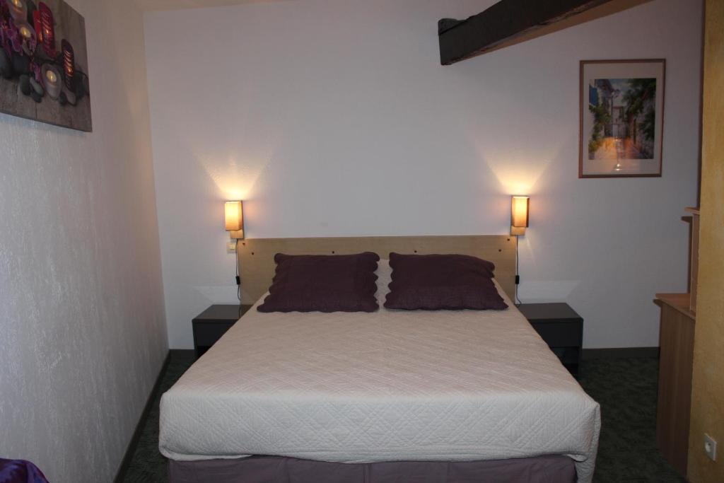 Auberge Du Bord Des Eaux - Demi-Pension Assuree Sur Reservation แซ็ง-อาร์มองด์-เลส์-ซูว์ ภายนอก รูปภาพ