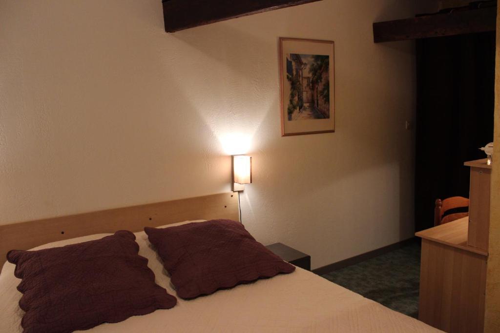 Auberge Du Bord Des Eaux - Demi-Pension Assuree Sur Reservation แซ็ง-อาร์มองด์-เลส์-ซูว์ ห้อง รูปภาพ